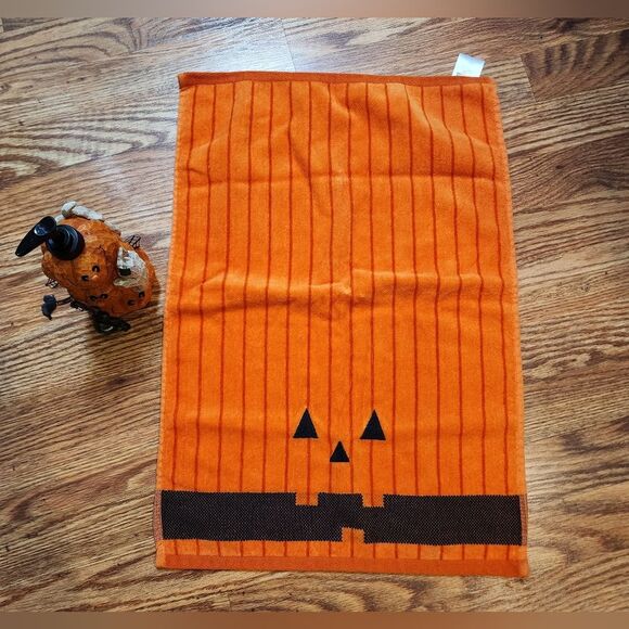 Pumpkin Soap or Lotion Dispenser & Hand Towel - Picture 3 of 15